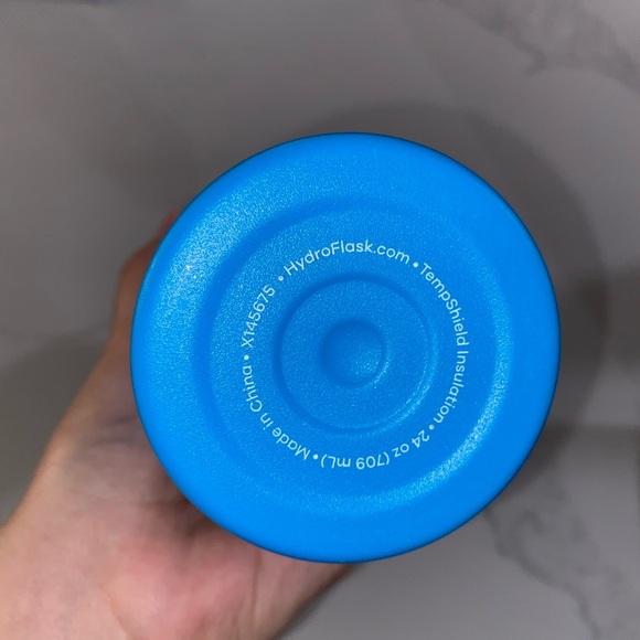 Blue Hydro Flask - Picture 3 of 4